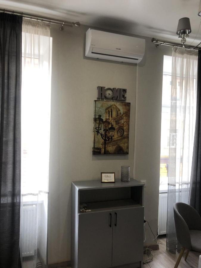 Luxury Flat In Downtown Apartment Lviv Bagian luar foto